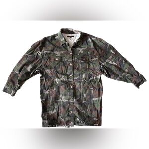 Fiore Women’s camouflage denim distressed jacket 
M/L NWOT